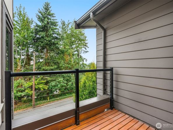 6454 NE 181st Street 102, Kenmore WA 98028