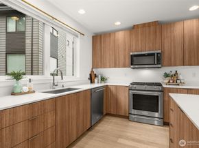 6454 NE 181st Street 102, Kenmore WA 98028