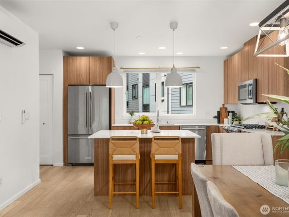 6454 NE 181st Street 102, Kenmore WA 98028