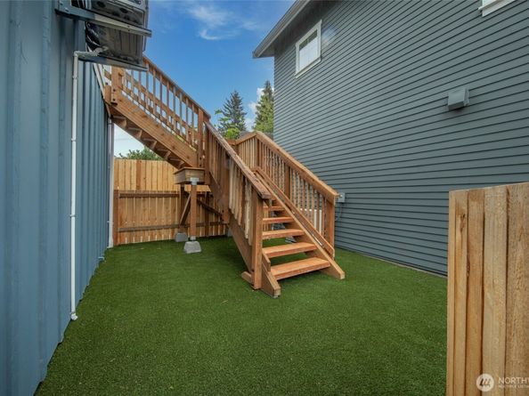 3639 34th Avenue W B, Seattle WA 98199