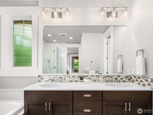 1646 106th Avenue SE, Bellevue WA 98004