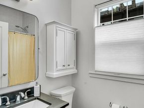 2130 10th Avenue W 28, Seattle WA 98119