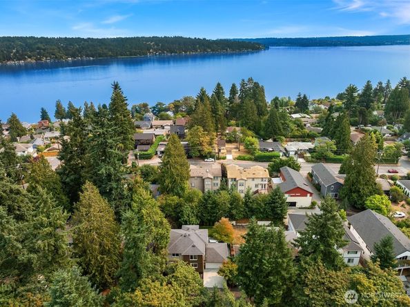 10334 46th Avenue NE, Seattle WA 98125