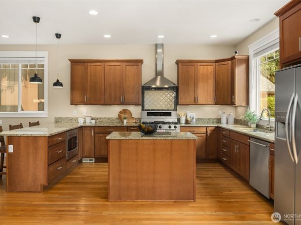 10334 46th Avenue NE, Seattle WA 98125