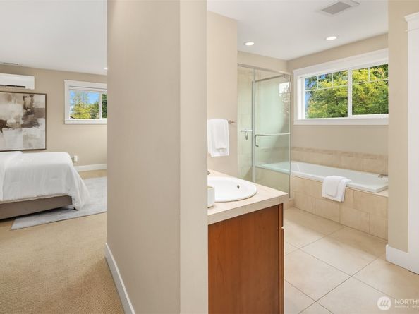 10334 46th Avenue NE, Seattle WA 98125