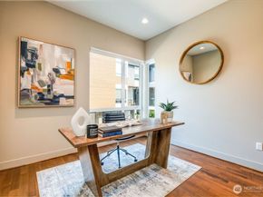 205 4th Court S 13, Kirkland WA 98033