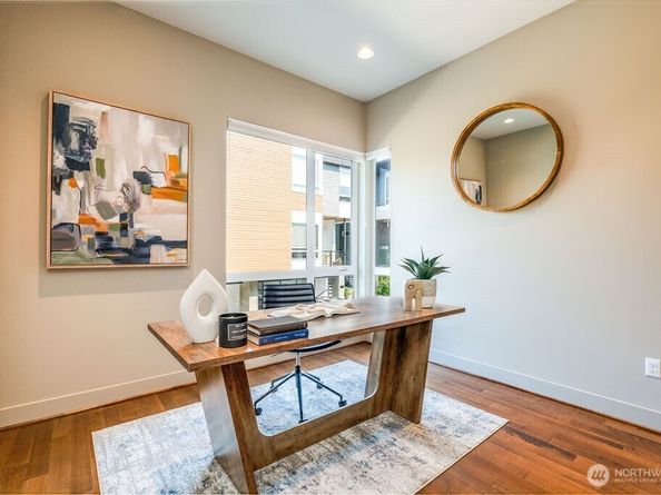 205 4th Court S 13, Kirkland WA 98033