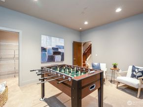 205 4th Court S 13, Kirkland WA 98033