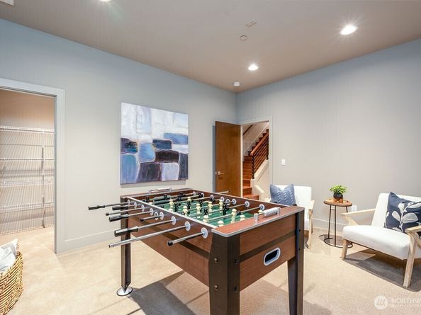 205 4th Court S 13, Kirkland WA 98033
