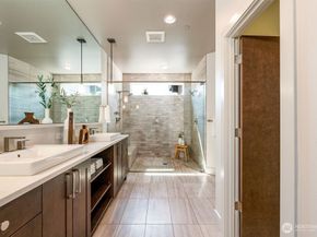 205 4th Court S 13, Kirkland WA 98033