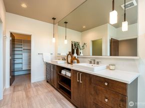 205 4th Court S 13, Kirkland WA 98033