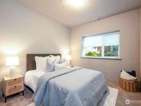205 4th Court S 13, Kirkland WA 98033