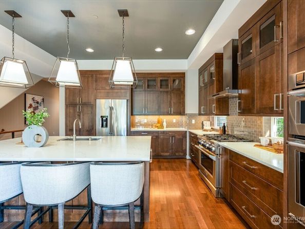 205 4th Court S 13, Kirkland WA 98033