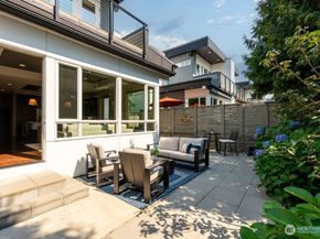 205 4th Court S 13, Kirkland WA 98033