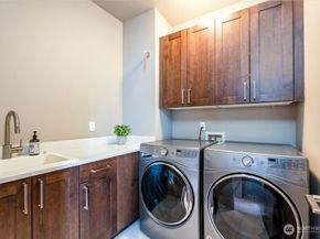205 4th Court S 13, Kirkland WA 98033