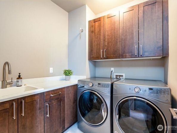 205 4th Court S 13, Kirkland WA 98033