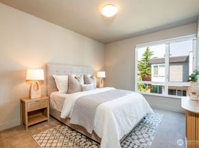 205 4th Court S 13, Kirkland WA 98033
