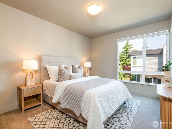 205 4th Court S 13, Kirkland WA 98033