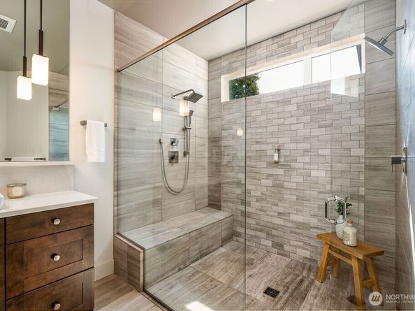 205 4th Court S 13, Kirkland WA 98033