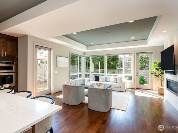 205 4th Court S 13, Kirkland WA 98033