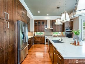 205 4th Court S 13, Kirkland WA 98033