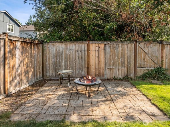 351 Stonewood Place, Bremerton WA 98310