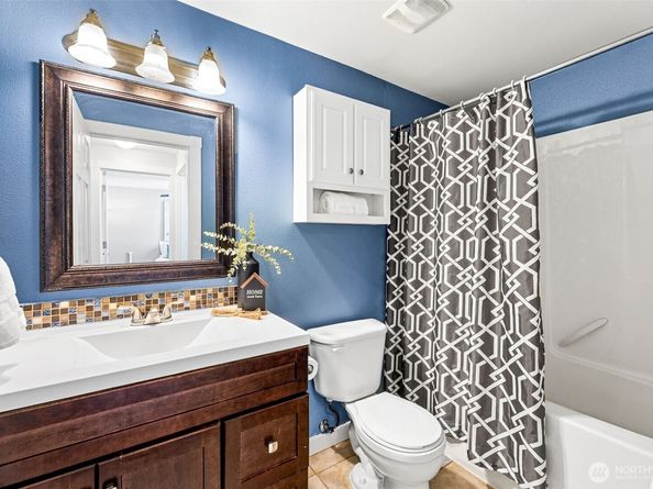 351 Stonewood Place, Bremerton WA 98310