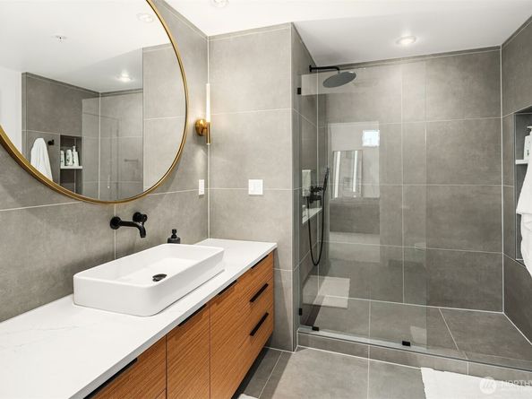 500 106th Avenue NE 501, Bellevue WA 98004