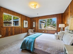 9733 51st Avenue S, Seattle WA 98118