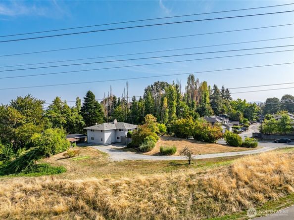 9733 51st Avenue S, Seattle WA 98118