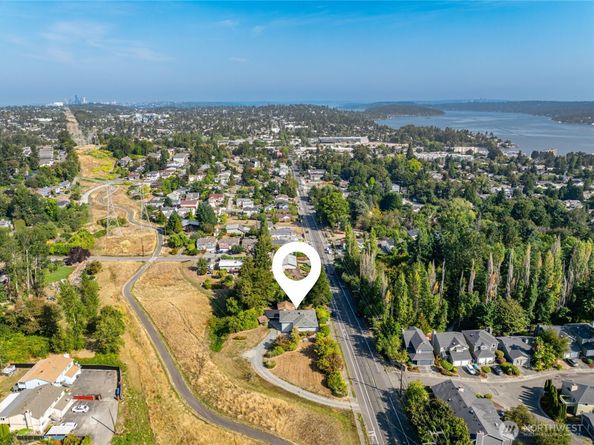 9733 51st Avenue S, Seattle WA 98118