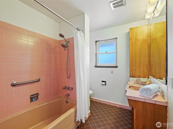 9733 51st Avenue S, Seattle WA 98118