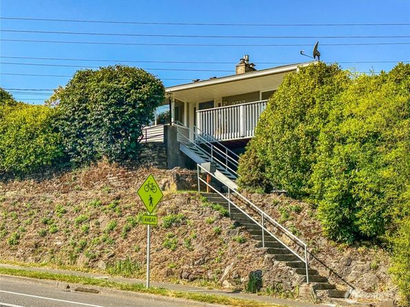 9733 51st Avenue S, Seattle WA 98118