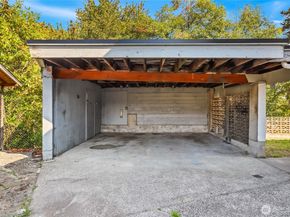 9733 51st Avenue S, Seattle WA 98118