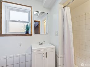 9733 51st Avenue S, Seattle WA 98118