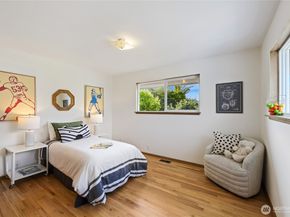9733 51st Avenue S, Seattle WA 98118