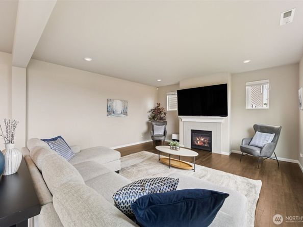 6627 S 298th Place, Auburn WA 98001