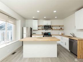 1207 8th Street, Bremerton WA 98337
