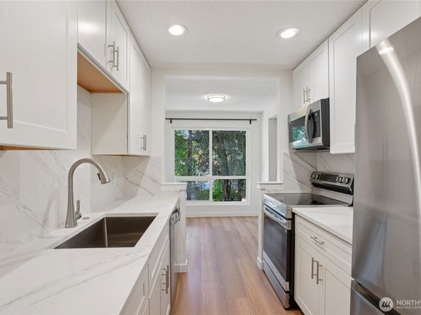 831 126th Place NE B204, Bellevue WA 98005