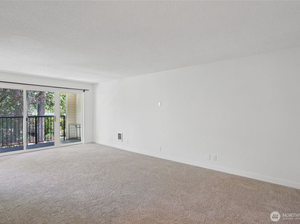 831 126th Place NE B204, Bellevue WA 98005
