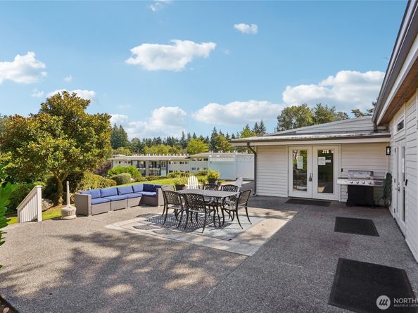 831 126th Place NE B204, Bellevue WA 98005