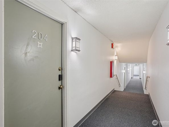 831 126th Place NE B204, Bellevue WA 98005