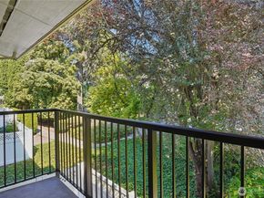 831 126th Place NE B204, Bellevue WA 98005