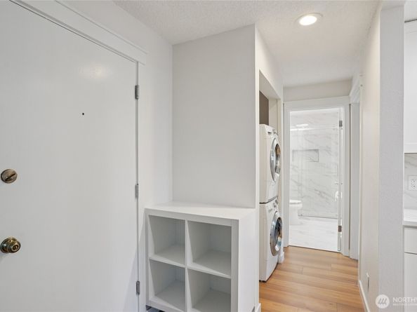 831 126th Place NE B204, Bellevue WA 98005