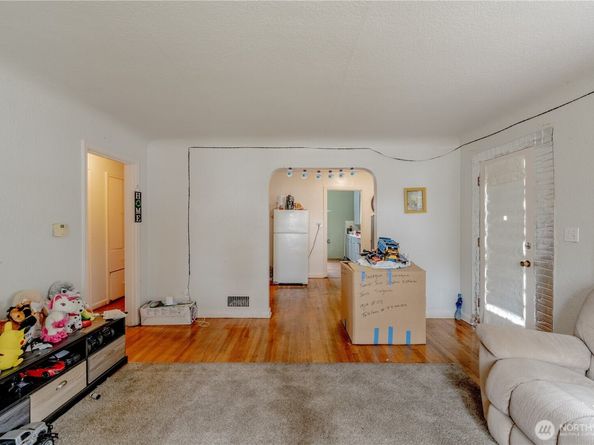 423 Park Avenue N, Renton WA 98057