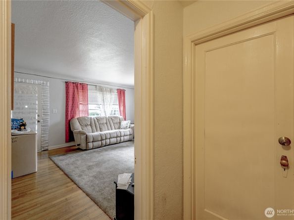423 Park Avenue N, Renton WA 98057