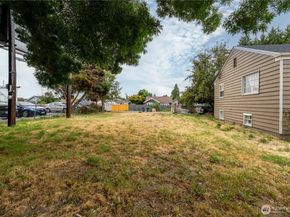 423 Park Avenue N, Renton WA 98057