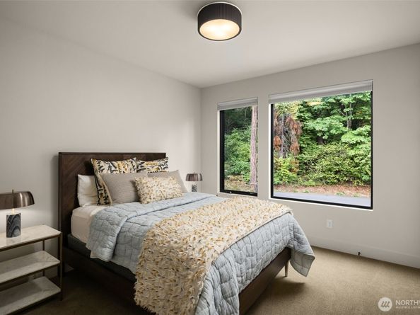 1215 96th Avenue SE, Bellevue WA 98004