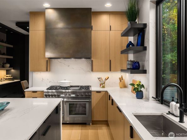 1215 96th Avenue SE, Bellevue WA 98004