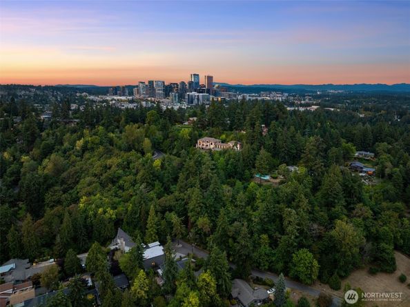 1215 96th Avenue SE, Bellevue WA 98004